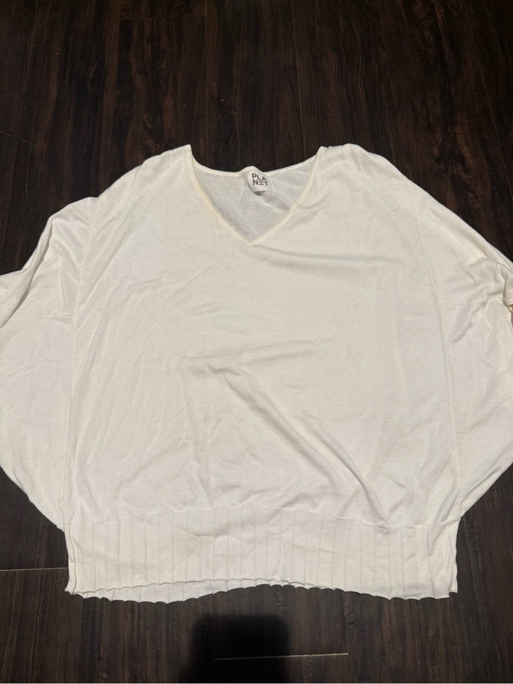 Lightweight White V-Neck Short Sleeve Top